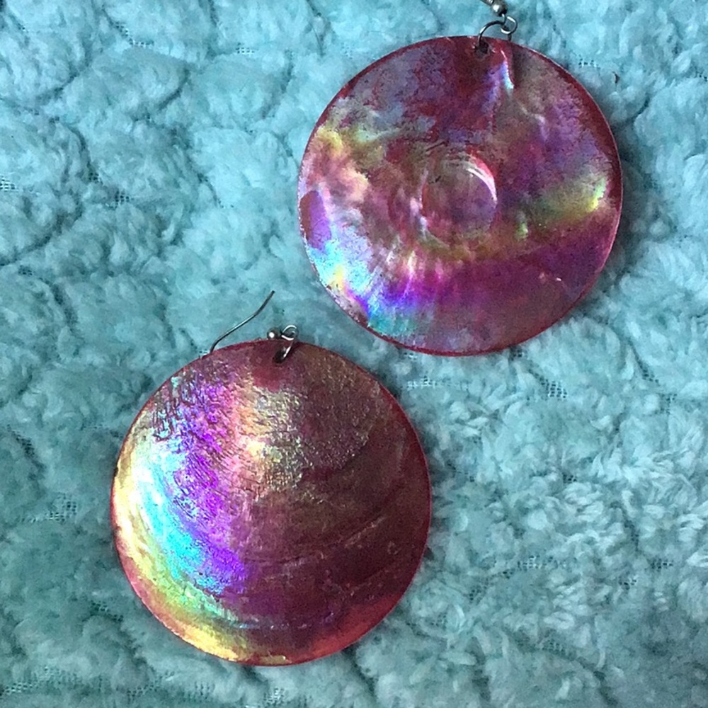 NWOT 🌟Iridescent Shell Earrings
